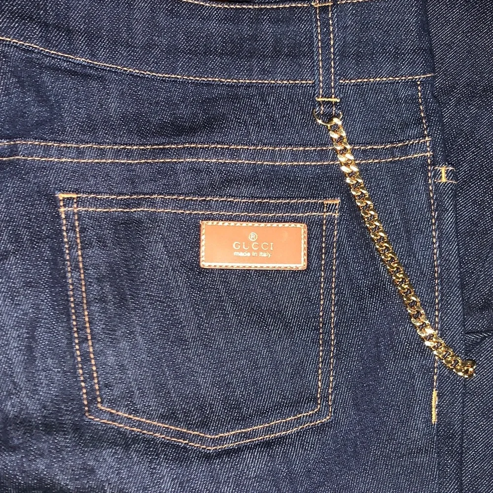 NEW Gucci Navy Blue Denim Jeans with Gold Chain and Button Accent New With Tags - Picture 3 of 15